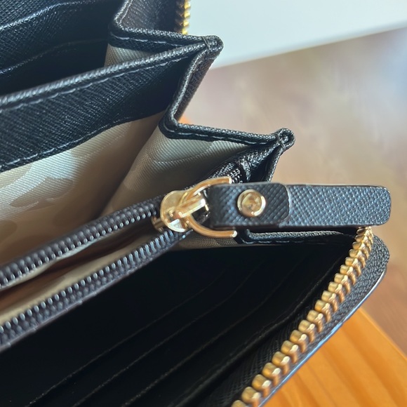 NWOT Kate Spade Black Leather Zip around Wallet, as pictured - Picture 7 of 9